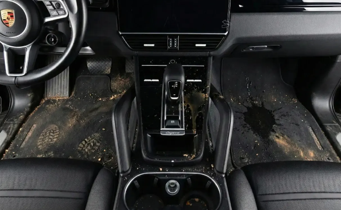 Interior dianteiro antes, sem proteção